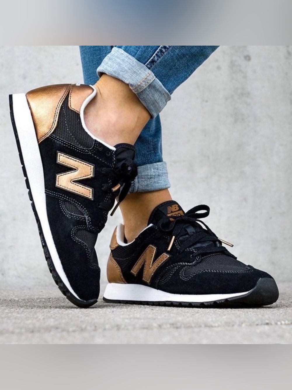 NEW BALANCE 520 ROSE GOLD SNEAKERS, SIZE 9.5.